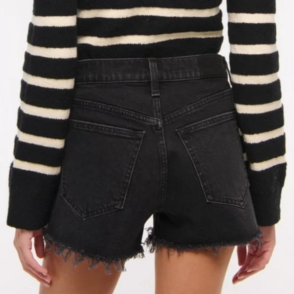 Abercrombie and Fitch Black High Rise Denim Mom Short Women’s Sz 29 - Picture 2 of 8